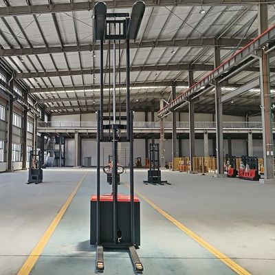 Electric Stacker Transport Material in Warehouse 2t Standing within 2110X850X2070MM
